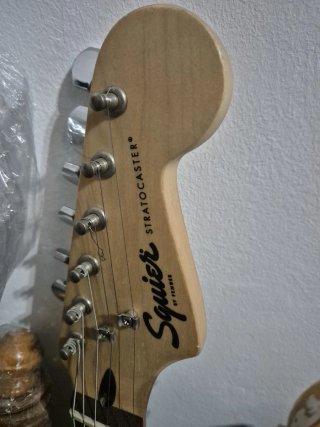 Guitarra Squier Indonesia surf green