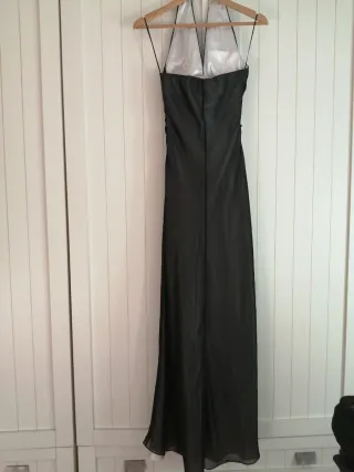 Vestido largo negro con pedrería