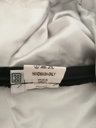 Vestido largo negro con pedrería