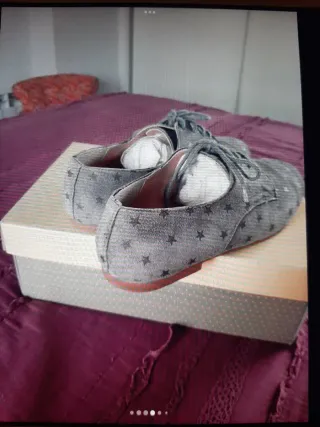 Zapatos grises con estrellas 31
