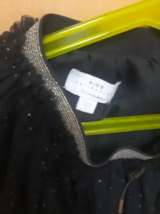 Falda niña negra con brillos y un lazo frontal