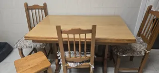 Mesa de madera estensible a 200cm con 4 sillas y 2