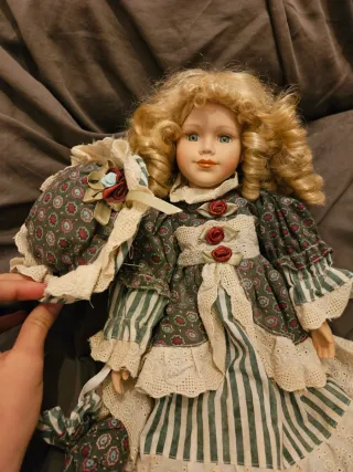 Muñeca de porcelana vintage