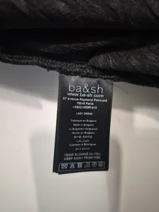 Vestido negro con cadenas