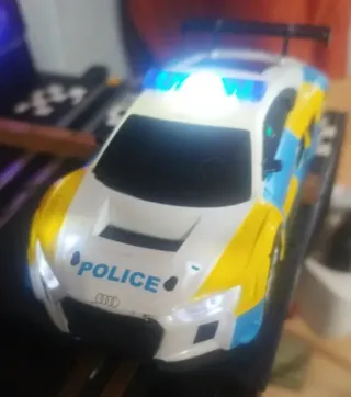 Coche Scalextric 1/43 Audi R8 y Alfa Romeo Policía