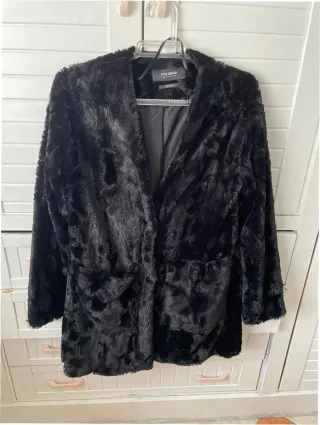 Abrigo negro pelo sintético Pull&Bear Talla M