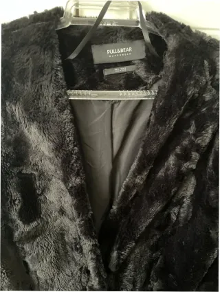 Abrigo negro pelo sintético Pull&Bear Talla M