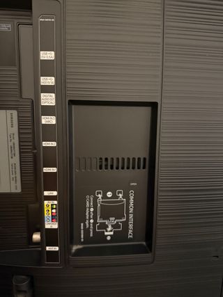 Televisor Samsung Negro y Multicolor 40”