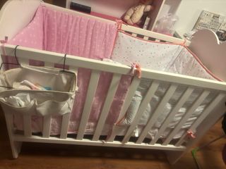 Cuna completa bebé, colchón sábanas chichoneras