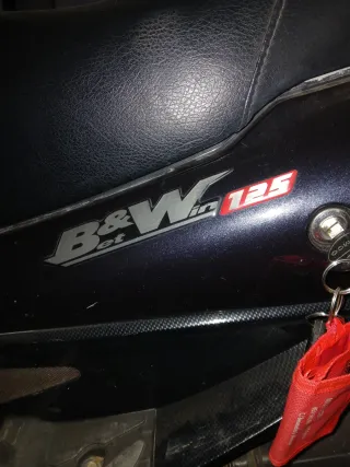 Scooter Kymco 125cc 2007  Con dos cascos