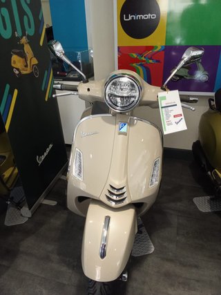 Vespa GTS 300 Beige (72 € AL MES SIN ENTRADA)