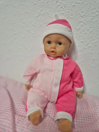 Lote 2 muñecas Bebés (1 Baby Born)y ropa baby born