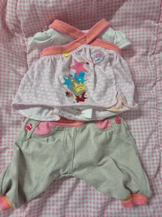Lote 2 muñecas Bebés (1 Baby Born)y ropa baby born