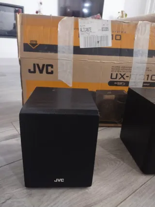 Altavoces JVC Negros