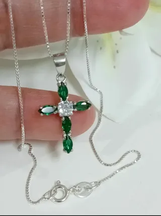 Collar De Cruz Circonitas verde y blanco Plata 925