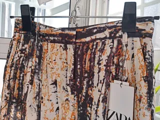 Pantalón satinado estampado