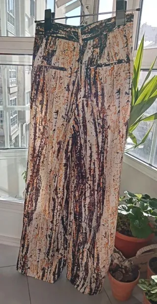 Pantalón satinado estampado
