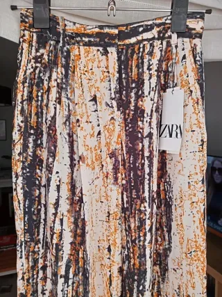 Pantalón satinado estampado