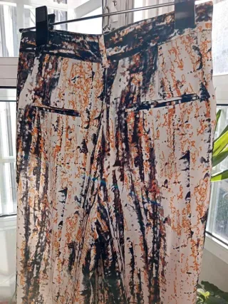 Pantalón satinado estampado