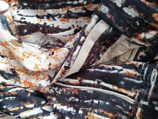 Pantalón satinado estampado