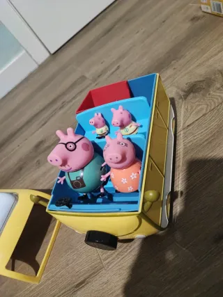 Caravana Peppa Pig con figuras y accesorios