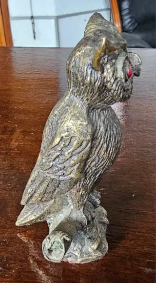 Búho decorativo de bronce