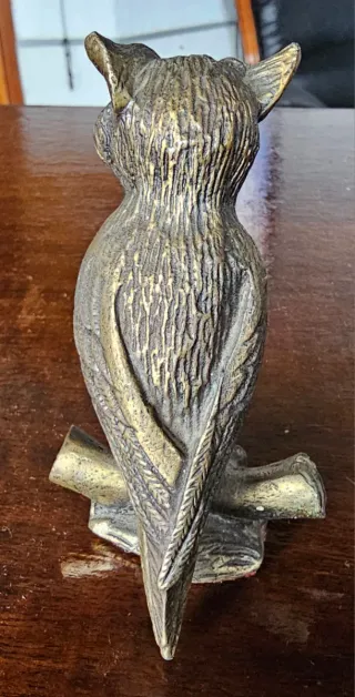 Búho decorativo de bronce