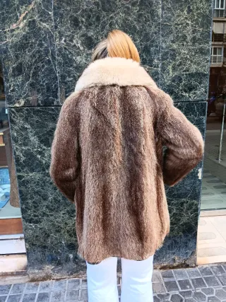 Abrigo de pelo natural.