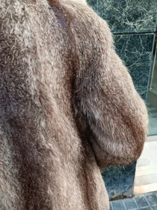 Abrigo de pelo natural.