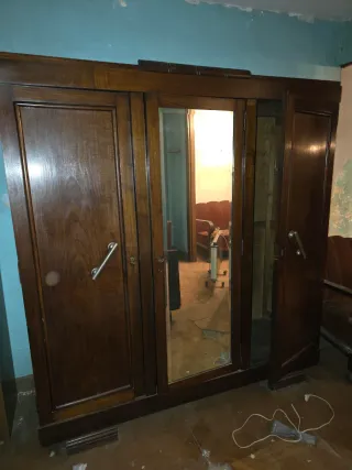 Dormitorio Antiguo de castaño  y 3 sofás