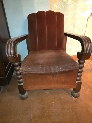 Dormitorio Antiguo de castaño  y 3 sofás