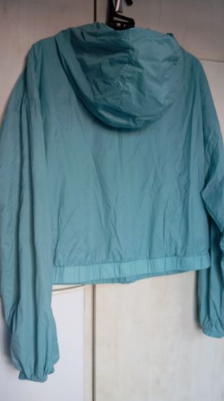 Cortavientos chica Aguamarina Croped talla M