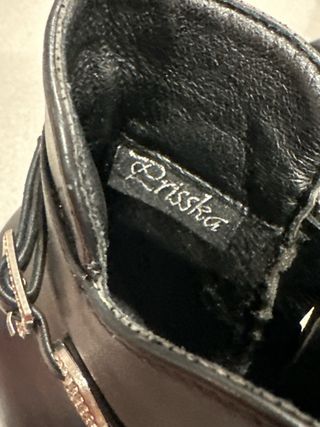 Botas de tacón negras con hebilla