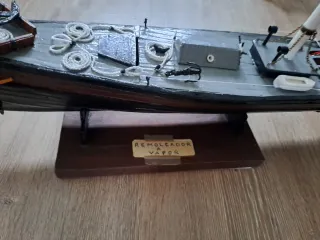 Maqueta de barco hecha a mano