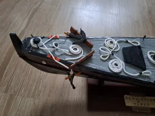 Maqueta de barco hecha a mano