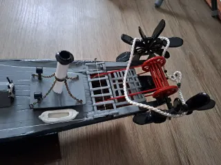 Maqueta de barco hecha a mano