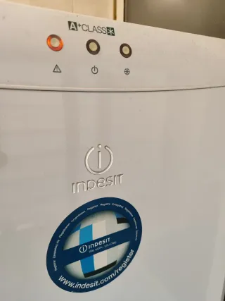 Congelador Vertical Indesit