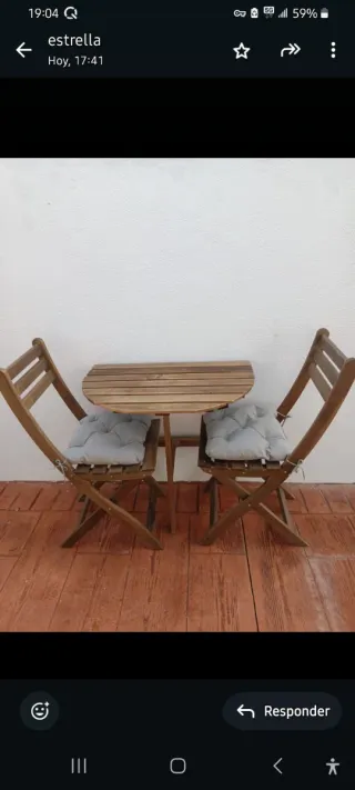 Mesa y 2 sillas de madera plegables