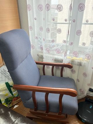 Mecedora cómoda y en buen estado