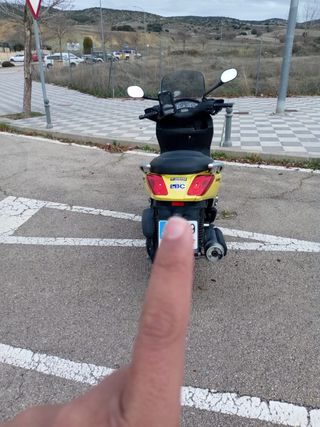 Yamaha XMAX 250 Amarilla