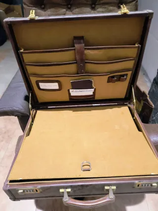 Maletín de piel marrón y beige