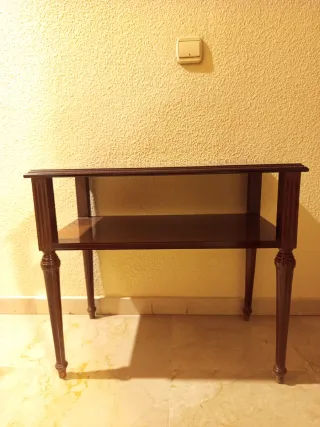 Mesa auxiliar de madera