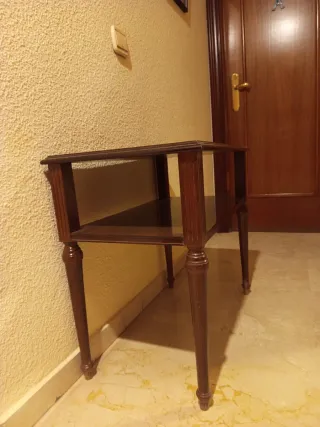 Mesa auxiliar de madera