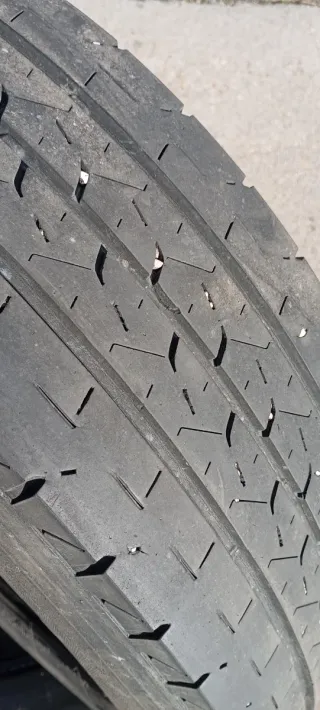 Neumático Bridgestone 205/75/16C 110/108R