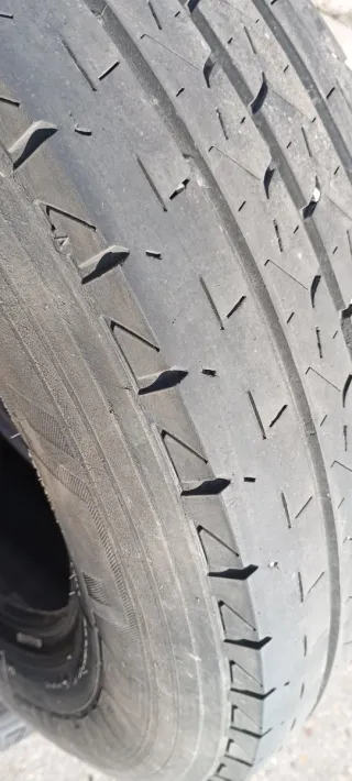 Neumático Bridgestone 205/75/16C 110/108R