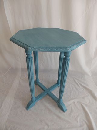 Mesa auxiliar octogonal restaurada