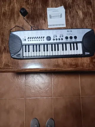 Teclado Electrónico Juguettos 100 Tonos