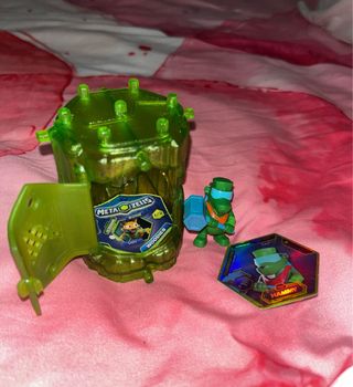 Juguete Muñeco Metazells con Tarjeta y cápsula