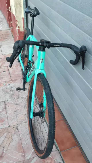 Bicicleta Gravel Bianchi Impulso Comp