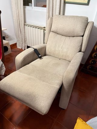 Sillón reclinable eléctrico beige